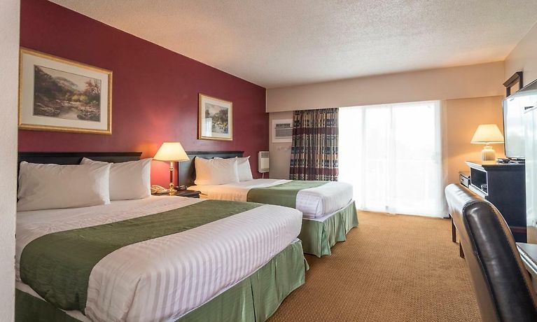 PORT AUGUSTA INN | ⋆⋆⋆ | COMOX, CANADA | SEASON DEALS FROM $67