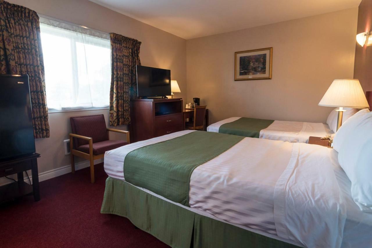 PORT AUGUSTA INN | ⋆⋆⋆ | COMOX, CANADA | SEASON DEALS FROM $67